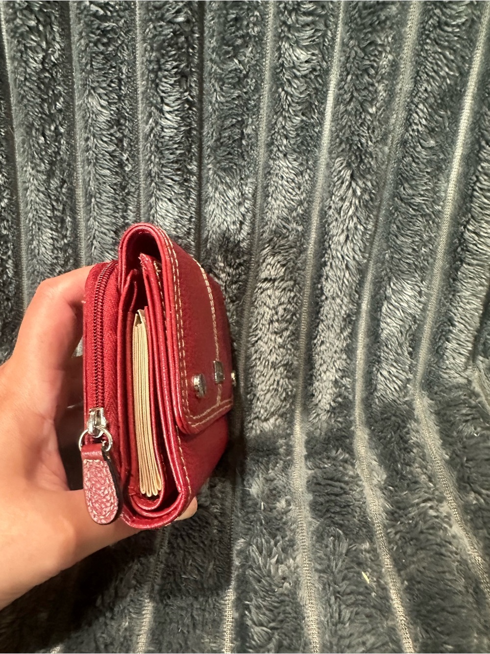 Brighton Red Pebbled Leather Wallet - Picture 4 of 8
